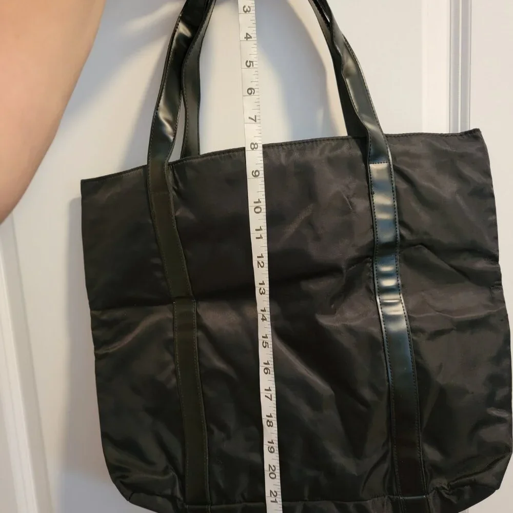 NWOT Givenchy Parfums Tote Bag/Purse Black Nylon Purse With Gold Hardware - Picture 6 of 13